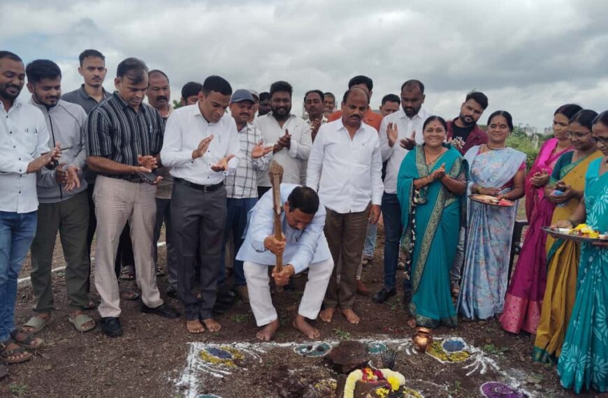 लोहगावच्या सर्वांगीण विकासासाठी कटीबद्ध- आमदार पठारेसिताई पार्क येथील वीज रोहित्राच्या कामाचे आमदारांच्या हस्ते भूमिपूजन