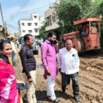 रेखाताई टिंगरे यांनी स्वखर्चातून खंडोबा माळ रस्ता केला दुरुस्त; रहिवाशांनी मानले आभार