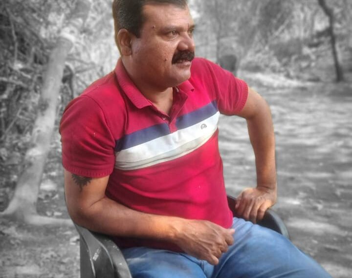 आकाश कंदील लावताना झाडावरून पडून&hellip;