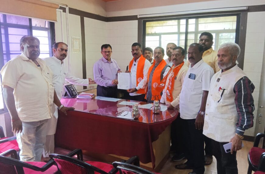 येरवडा क्षेत्रीय कार्यालयातील रोज एक भ्रष्टाचाराचे प्रकरण; शिवसेनेने आंदोलन करून केला प्रशासनाचा निषेध