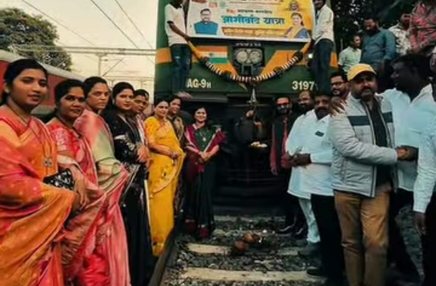 उज्जैन साठी अनिल सातव यांची चौथी ट्रेनभाविकांनी व्यक्त…