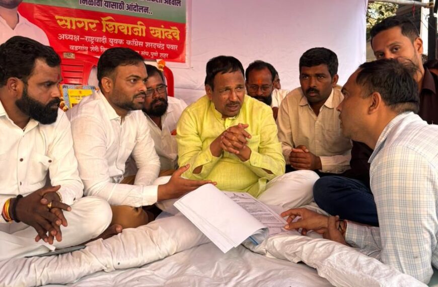 निकृष्ट रस्त्याची तक्रार असताना बिल काढली; सागर खांदवे यांनी केले उपोषण