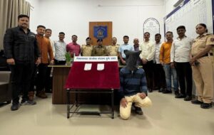 ज्वेलरी शॉप चालकांना बनावट दागिन्यांच्या सहाय्याने फसवणा-यास अटक