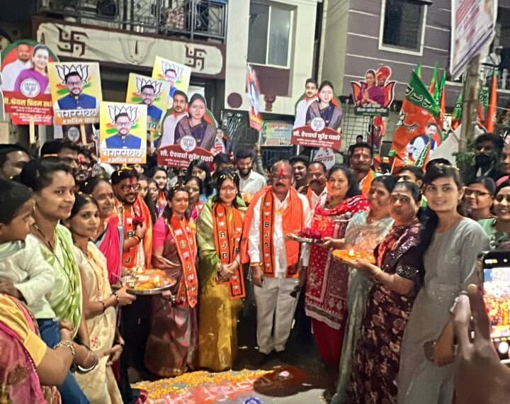 रांगोळ्यांची पायघडी, फटाक्यांच्या आतषबाजीमध्ये भाजपा उमेदवारांचे स्वागत
