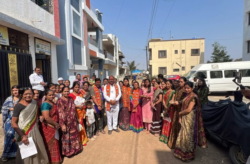 नागरिकांशी संवाद साधतप्रभाग ३ मधील…