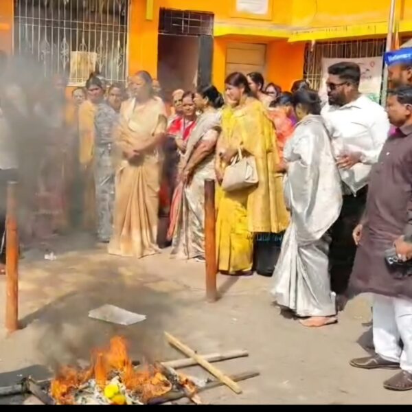 प्रभाग १ मध्ये शिवसेना शिंदे गटाने ईव्हीएम फोडल्या&hellip;